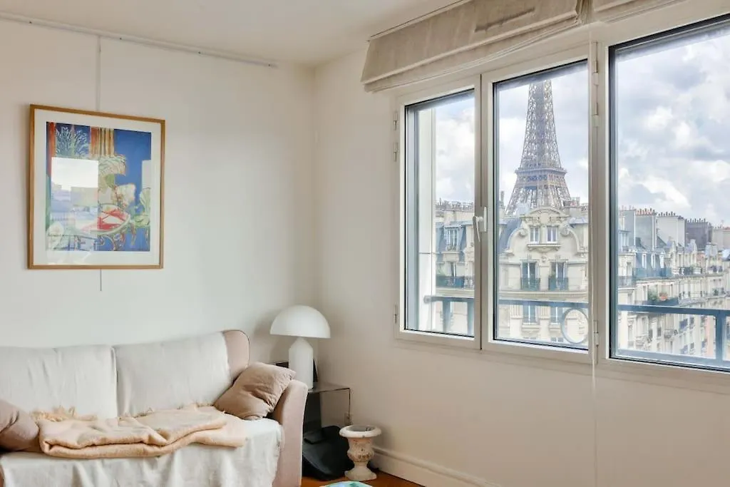 Superbe T2 Avec Balcon Vue Sur La Tour Eiffel Apartment Paris France