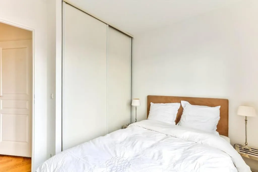 Superbe T2 Avec Balcon Vue Sur La Tour Eiffel Apartment Paris 0*,  France