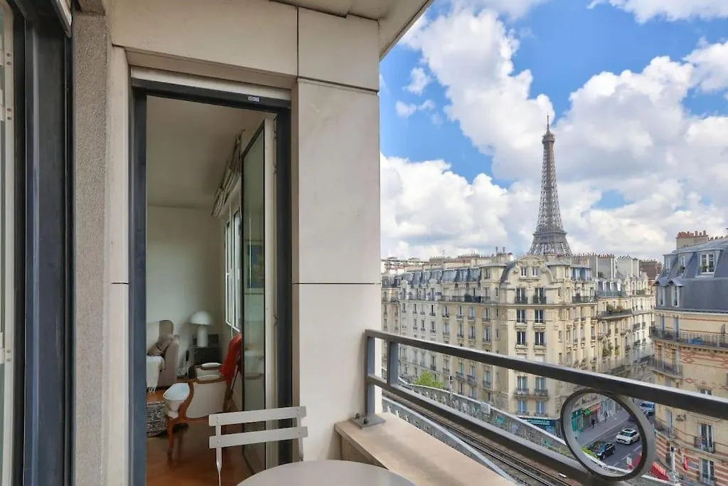 Superbe T2 Avec Balcon Vue Sur La Tour Eiffel Apartment Paris 0*,  France