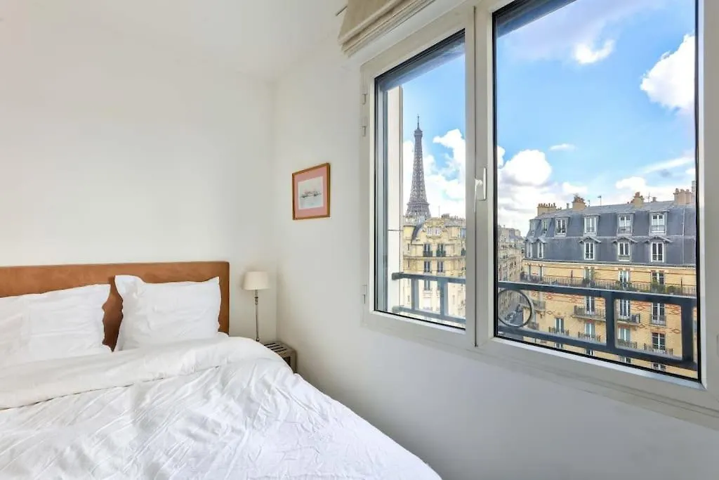 Superbe T2 Avec Balcon Vue Sur La Tour Eiffel Apartment Paris