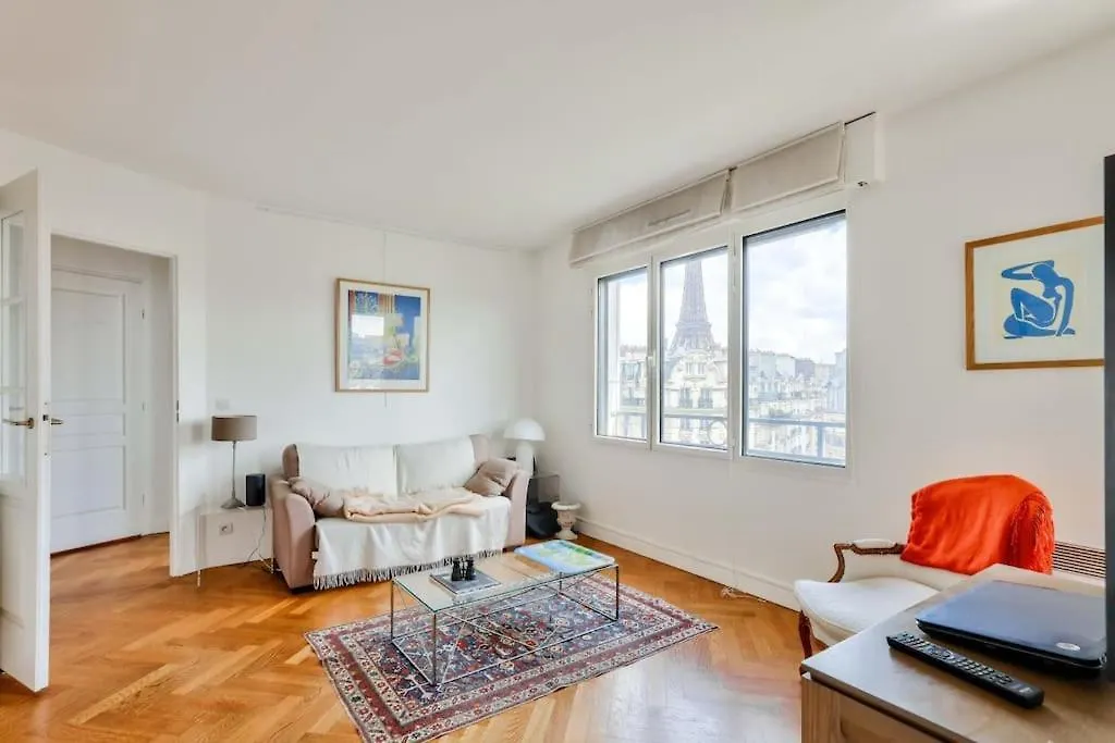 Superbe T2 Avec Balcon Vue Sur La Tour Eiffel Apartment Paris