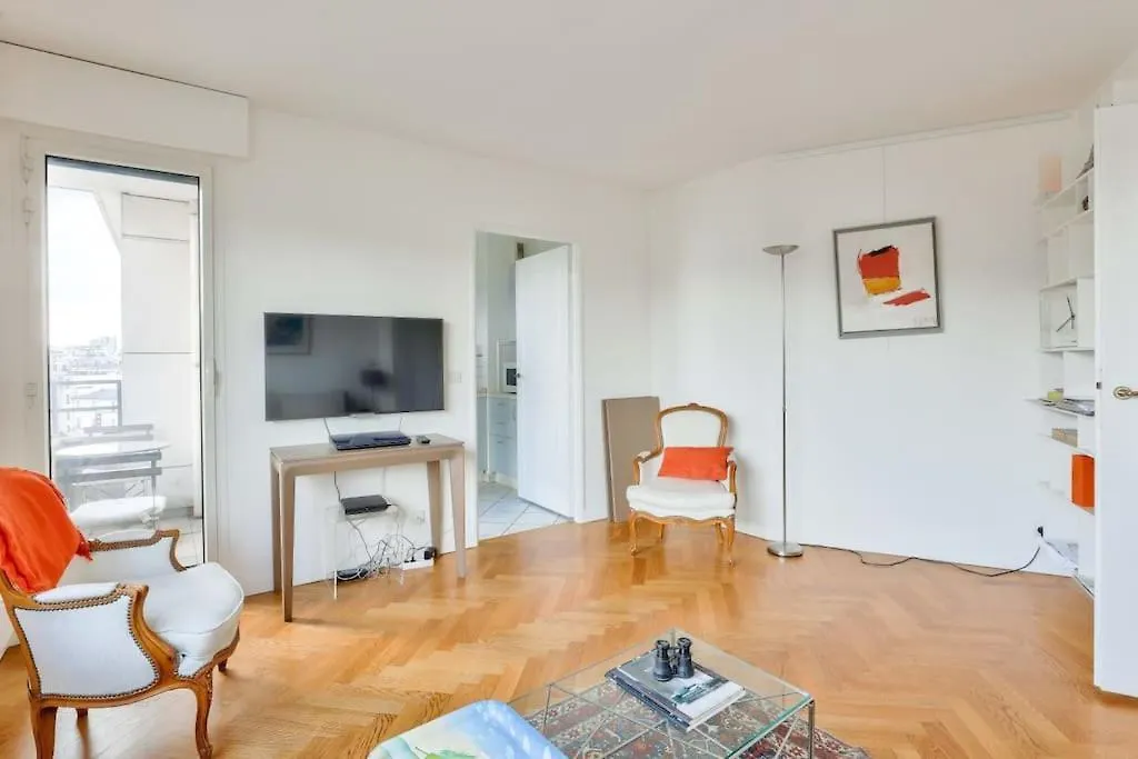 Superbe T2 Avec Balcon Vue Sur La Tour Eiffel Apartment Paris France