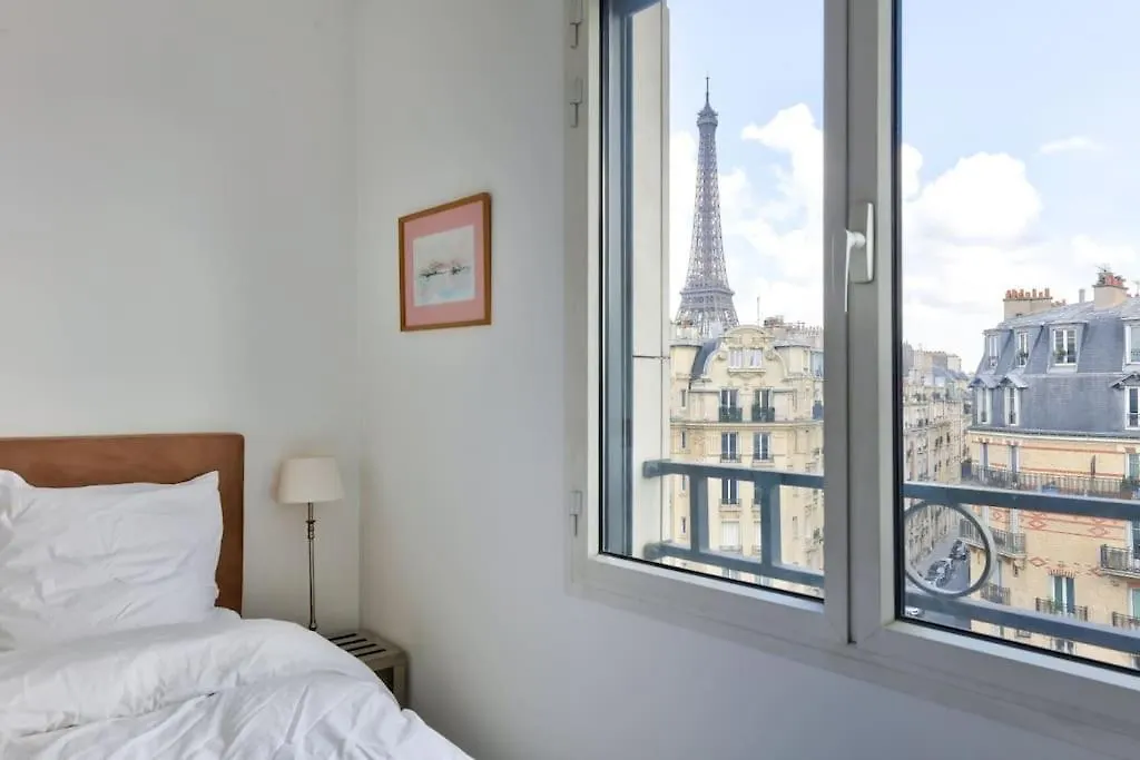 Superbe T2 Avec Balcon Vue Sur La Tour Eiffel Apartment Paris