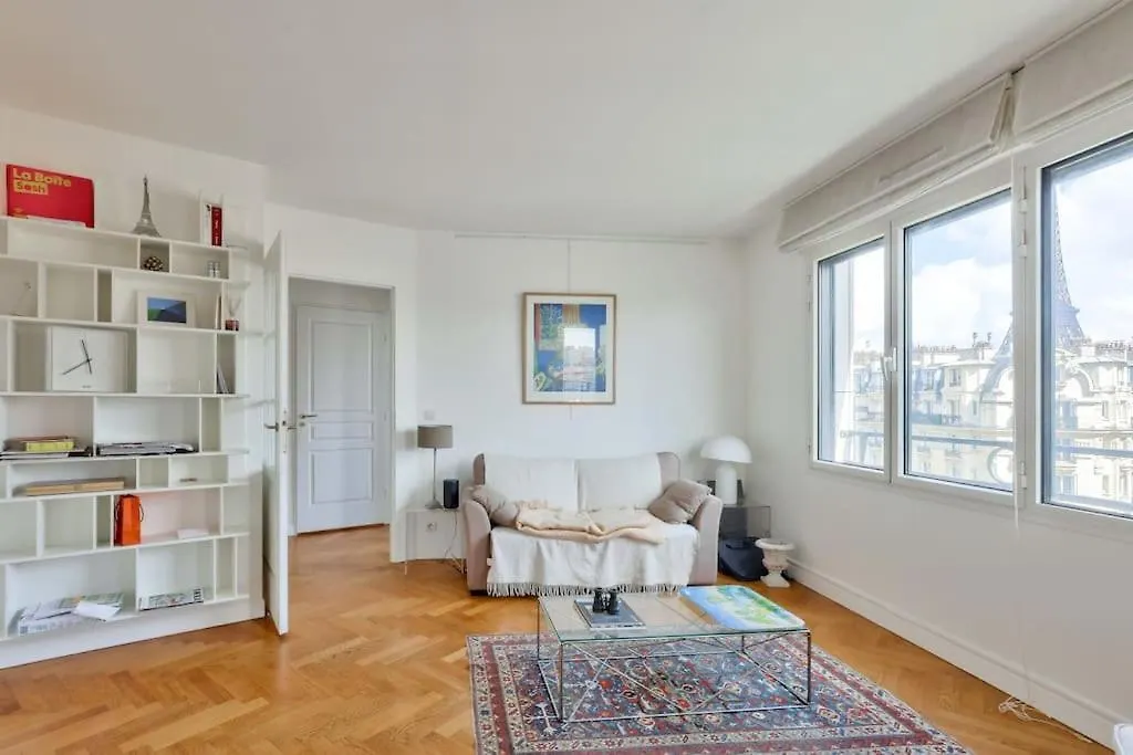 Superbe T2 Avec Balcon Vue Sur La Tour Eiffel Apartment Paris France