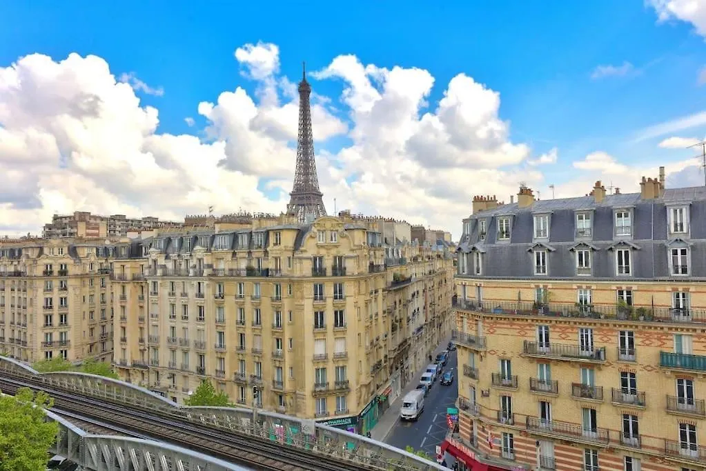 Superbe T2 Avec Balcon Vue Sur La Tour Eiffel Apartment Paris