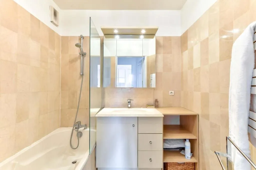 Апартаменты Superbe T2 Avec Balcon Vue Sur La Tour Eiffel Париж
